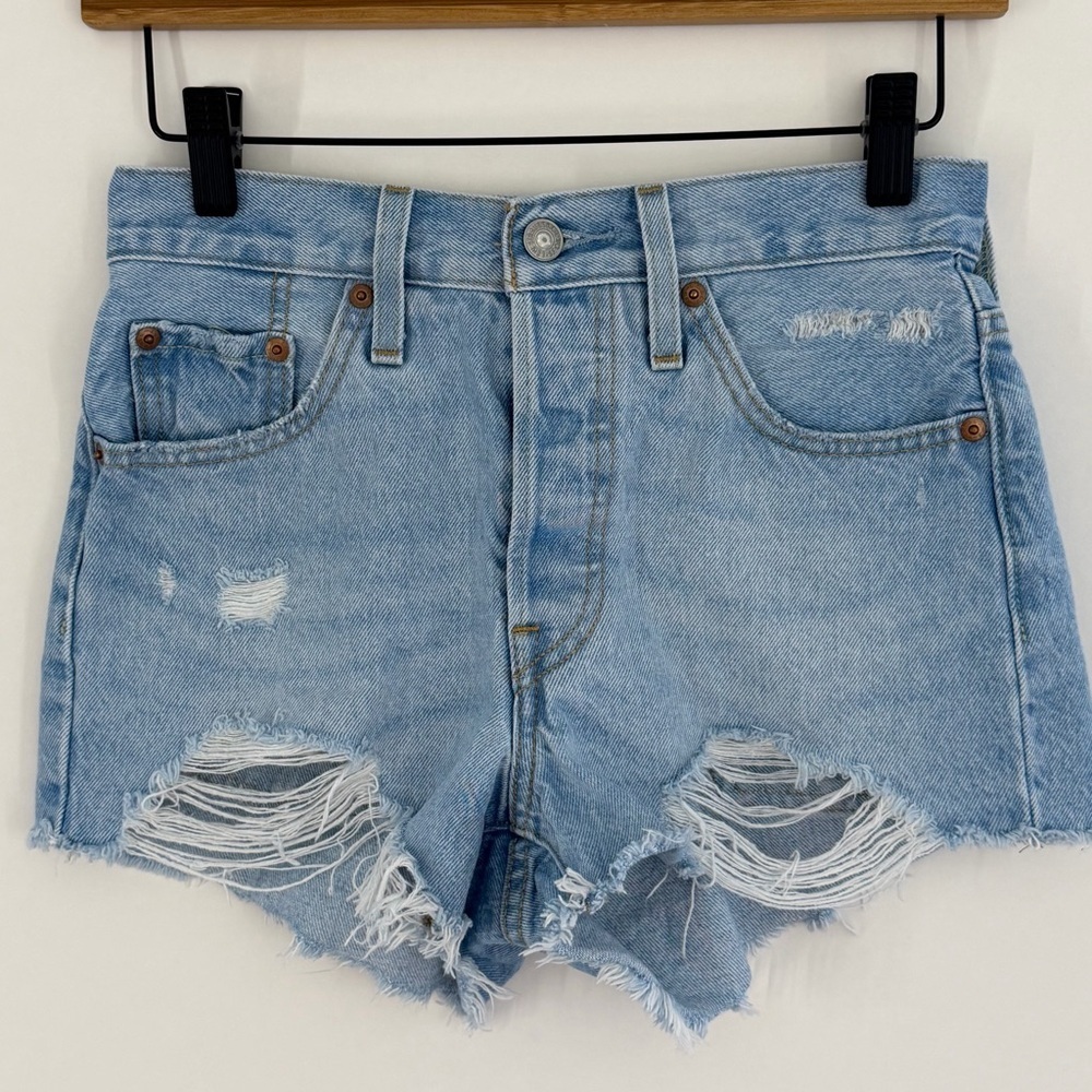 Levi's 501 Women's Cut-Off Denim Shorts Light Wash Button Fly Size 24
